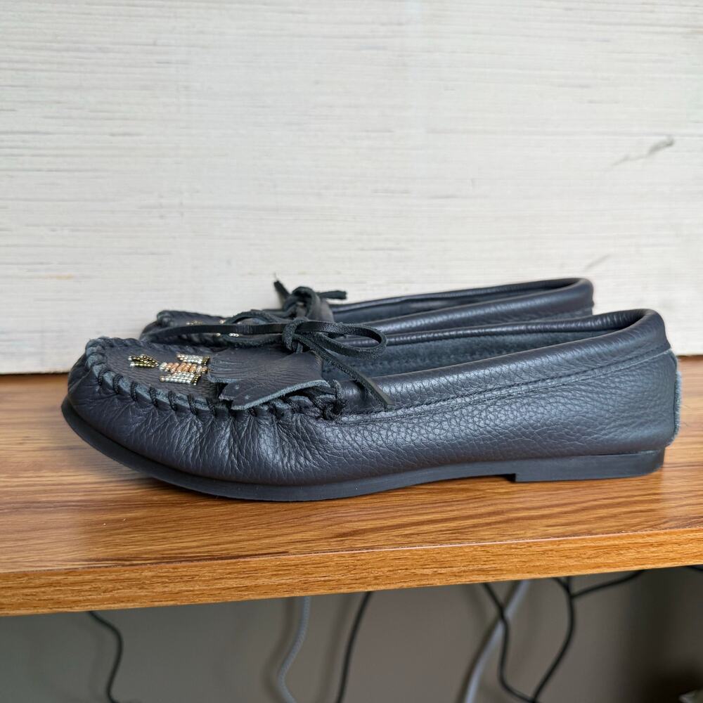 Minnetonka Black Leather Moccasins sz 6